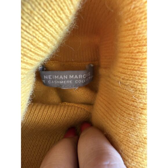 Neiman Marcus The Cashmere Collection Turtleneck Size S Mustard Yellow Marigold - Picture 8 of 8